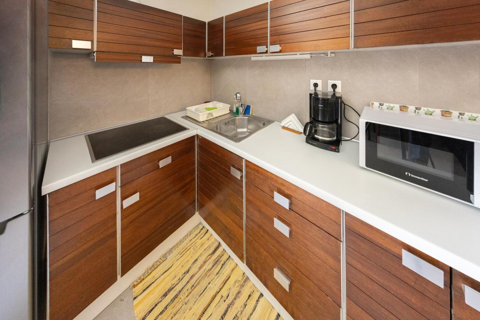 Beachside Apartment *