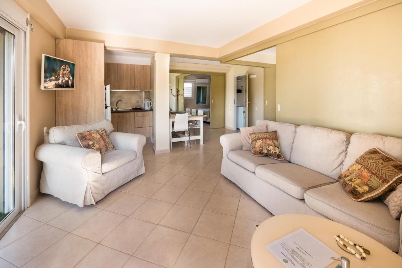 Beachside Apartment *
